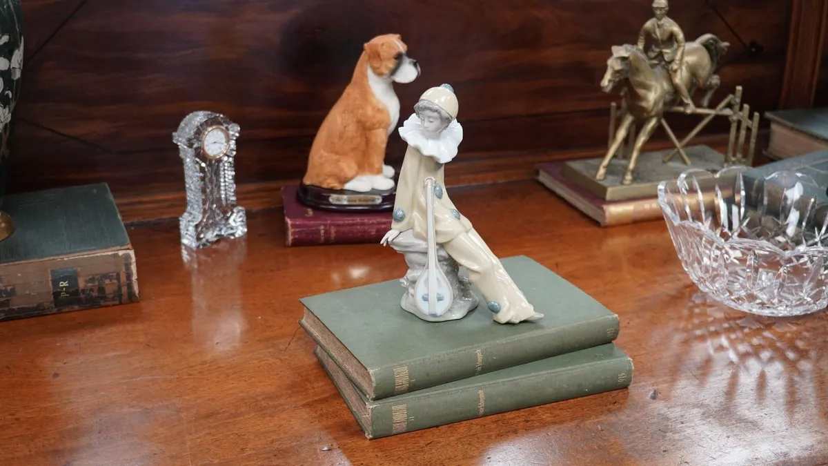 Nao Figurine - Image 1
