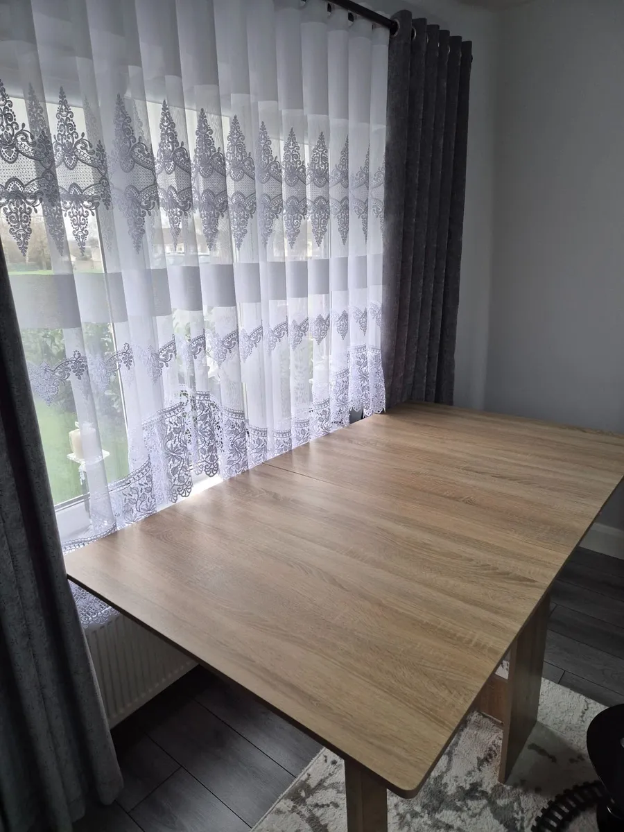 Extandable kitchen dining table - Image 1