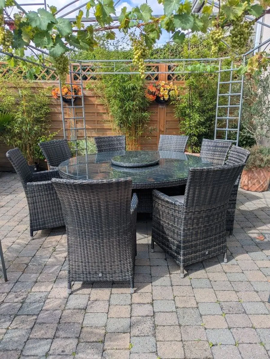 Patio table - Image 1