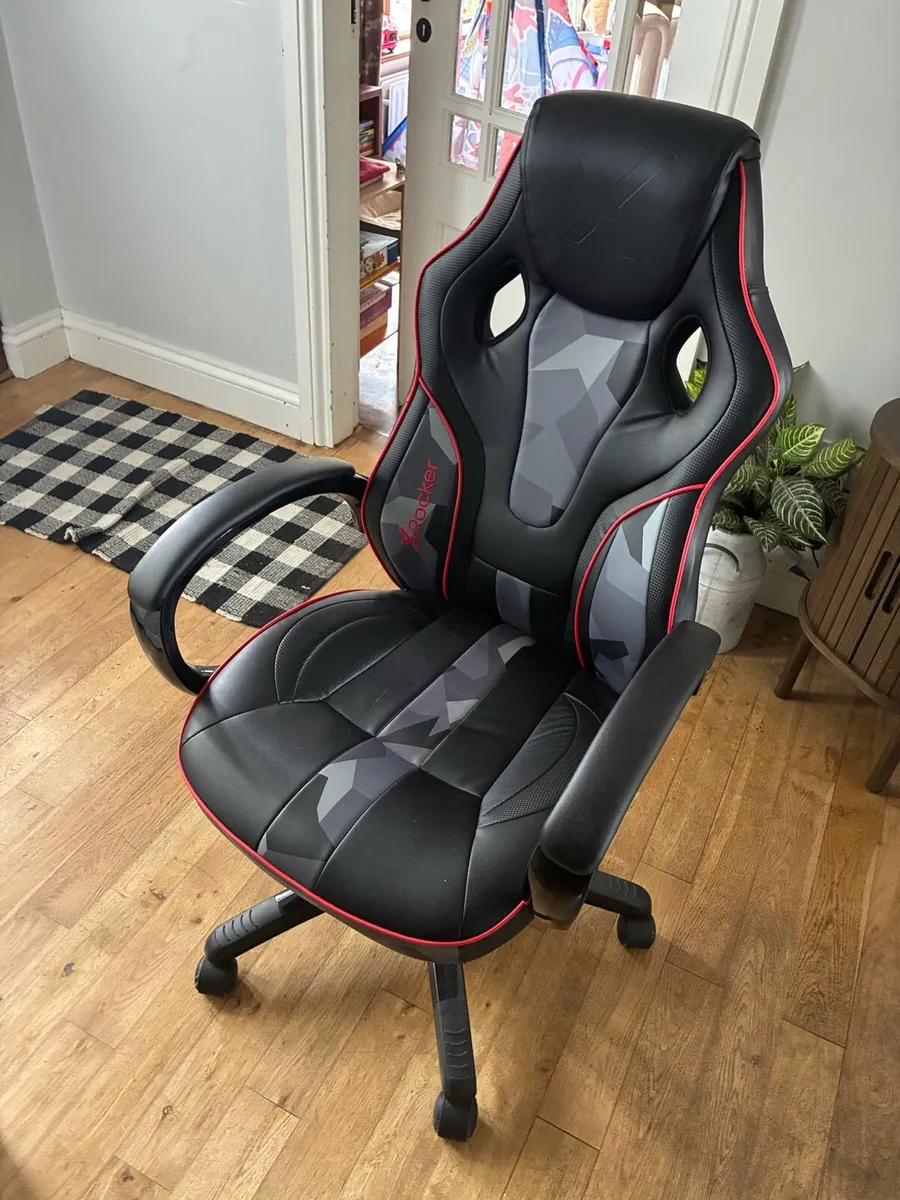 Gaming chair - Image 1