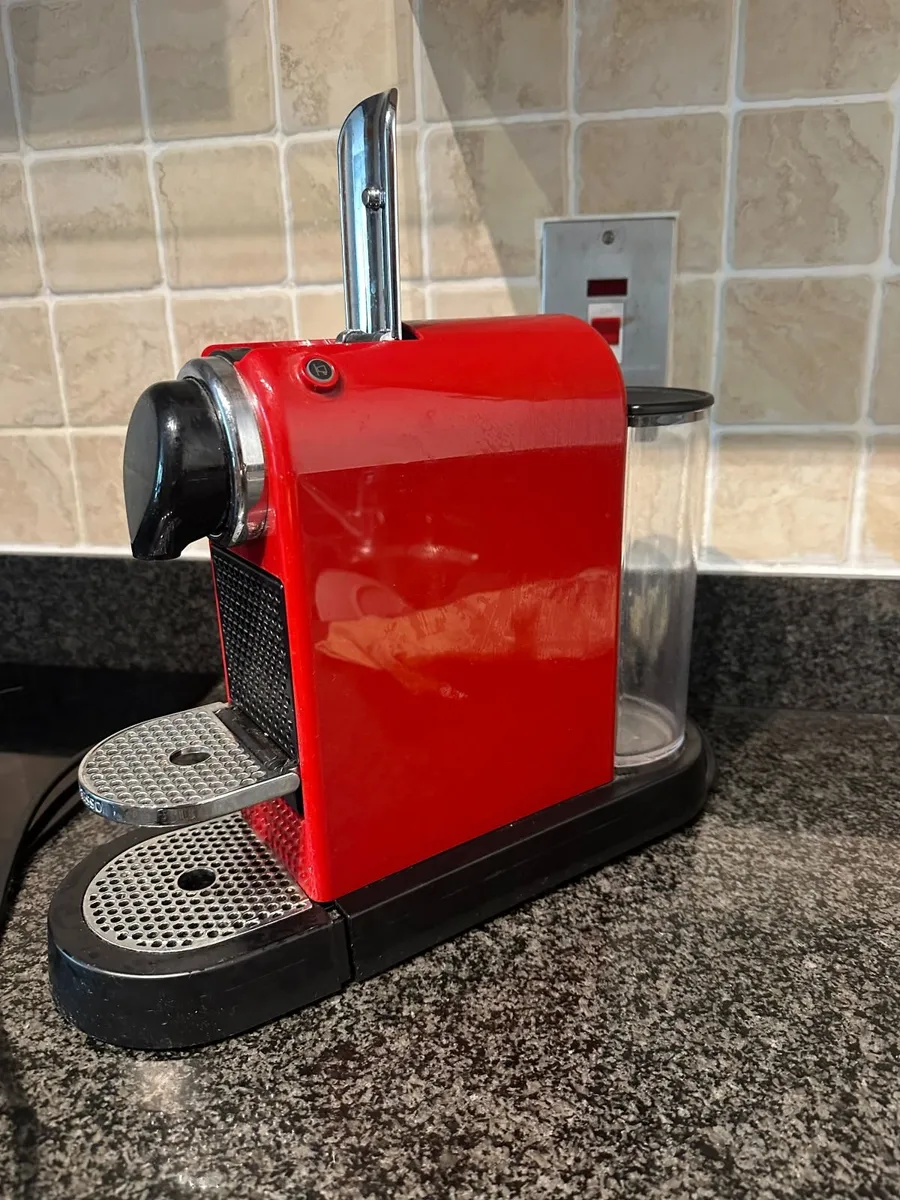 Nespresso CitiZ C113 in Cherry Red. - Image 1