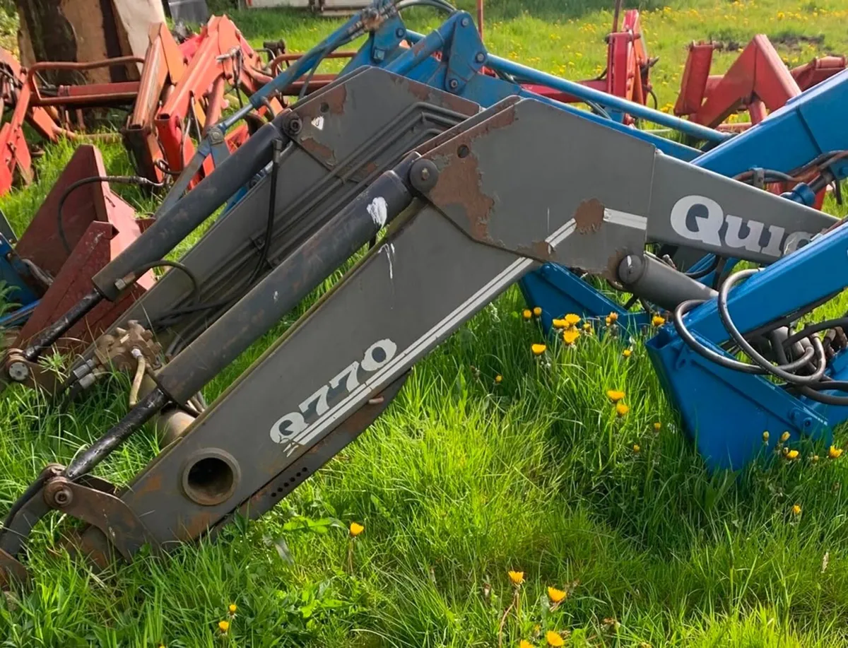 QUICKE US LOADER