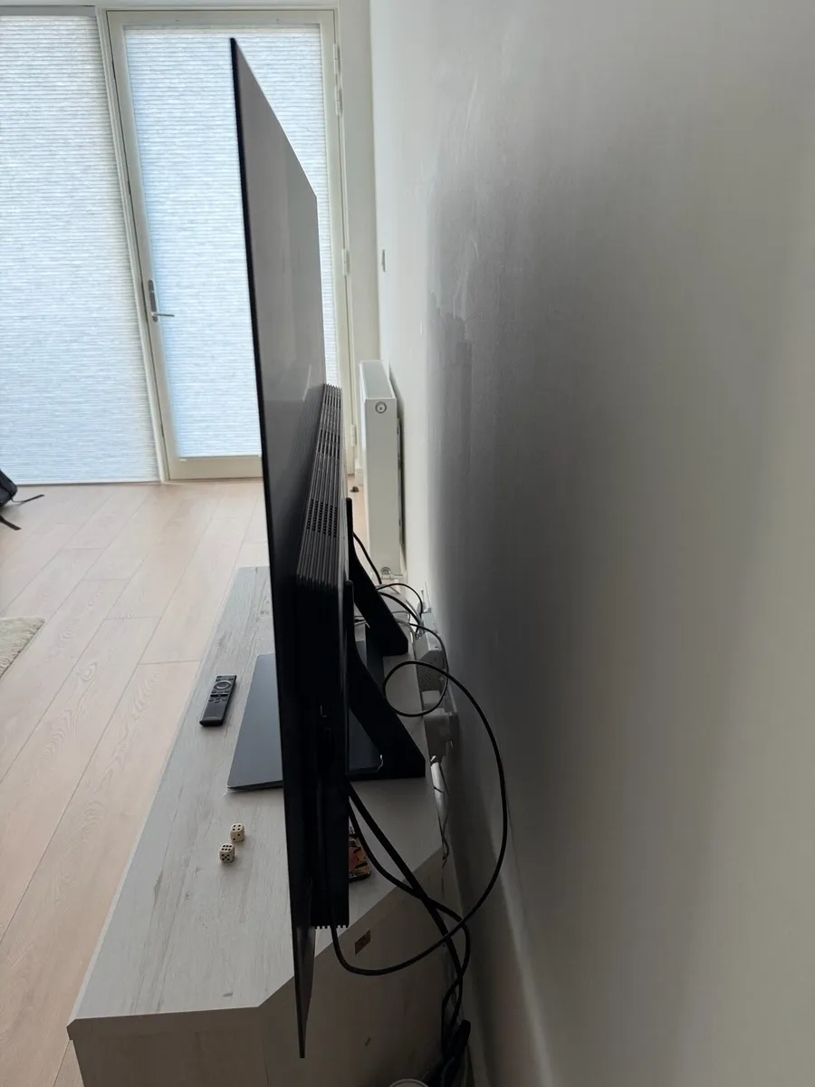 Samsung 55” S90D 4K HDR OLED Smart TV (2024) - Image 4