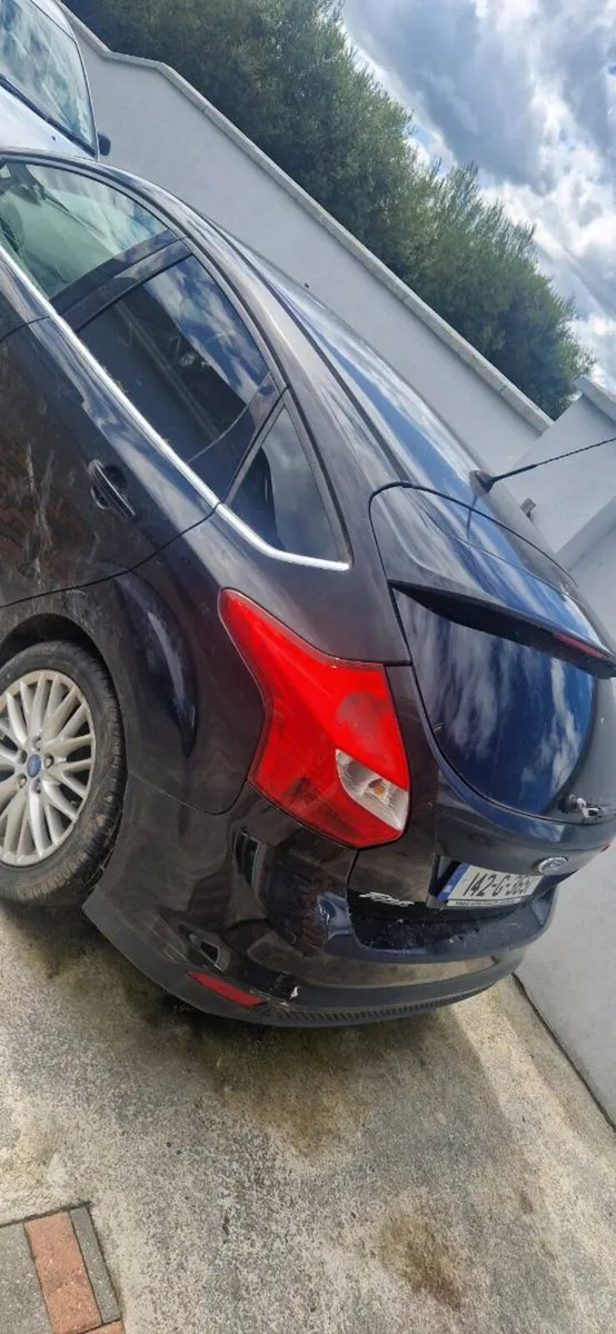 2 ford focus for spares or repair - Image 2