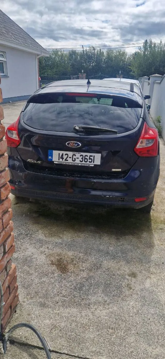 2 ford focus for spares or repair - Image 3
