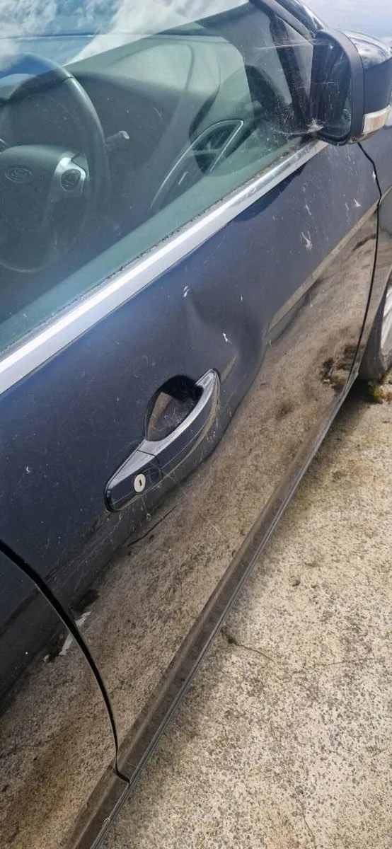 2 ford focus for spares or repair - Image 4