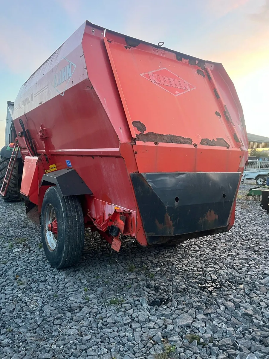 Kuhn 1460 diet feeder - Image 2