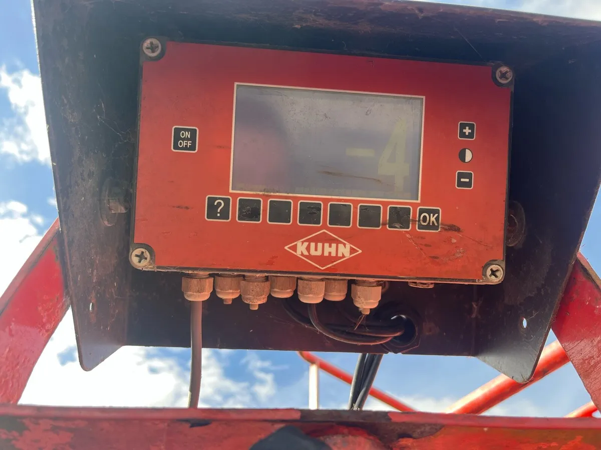 Kuhn 1460 diet feeder - Image 3