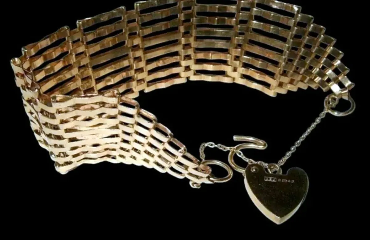 Pristine Vintage 9ct Gold 8-Bar Gate Bracelet - Image 2