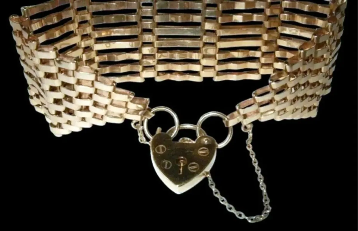 Pristine Vintage 9ct Gold 8-Bar Gate Bracelet - Image 3