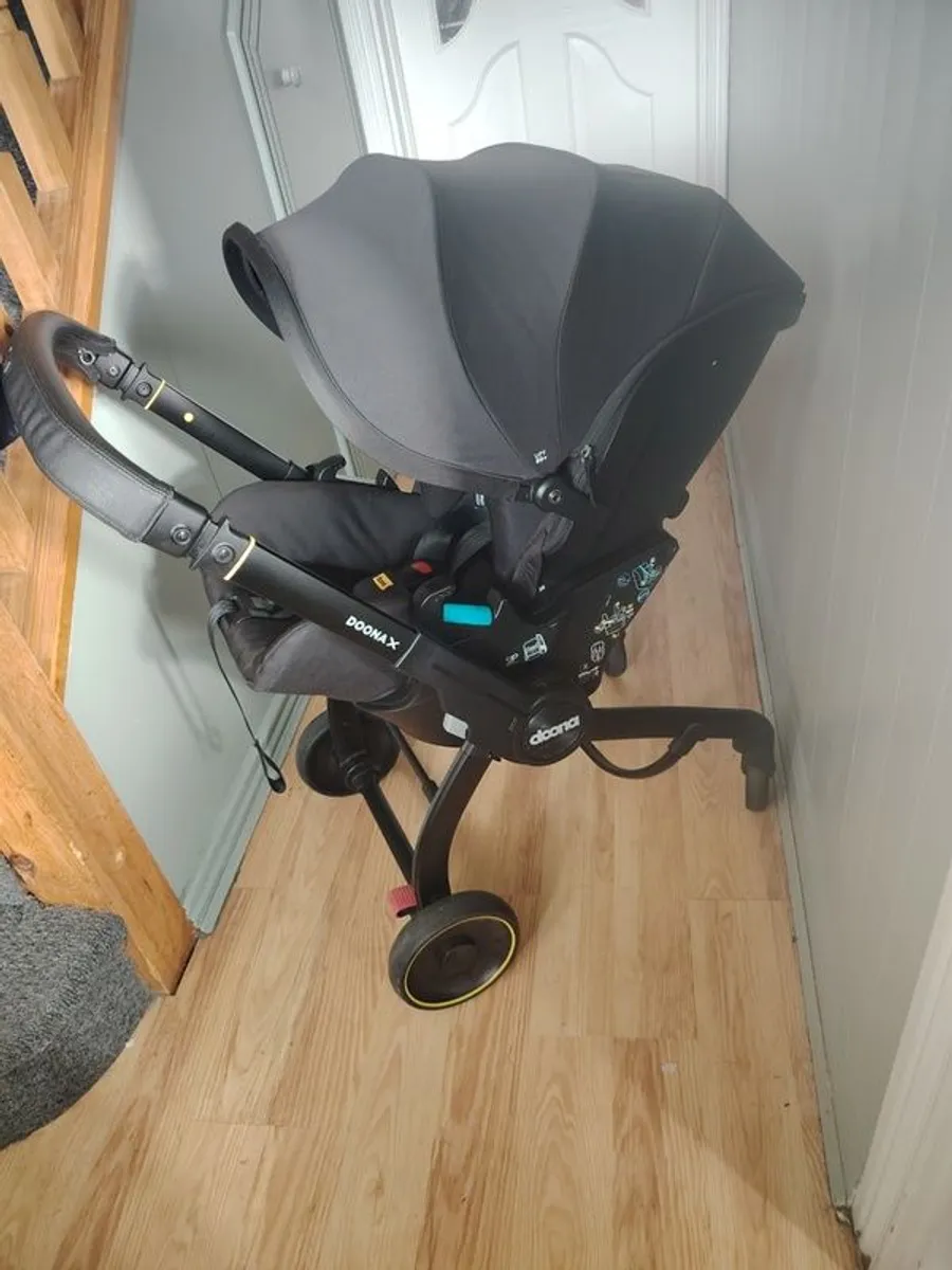 Doona x buggy with rain cover - Image 1