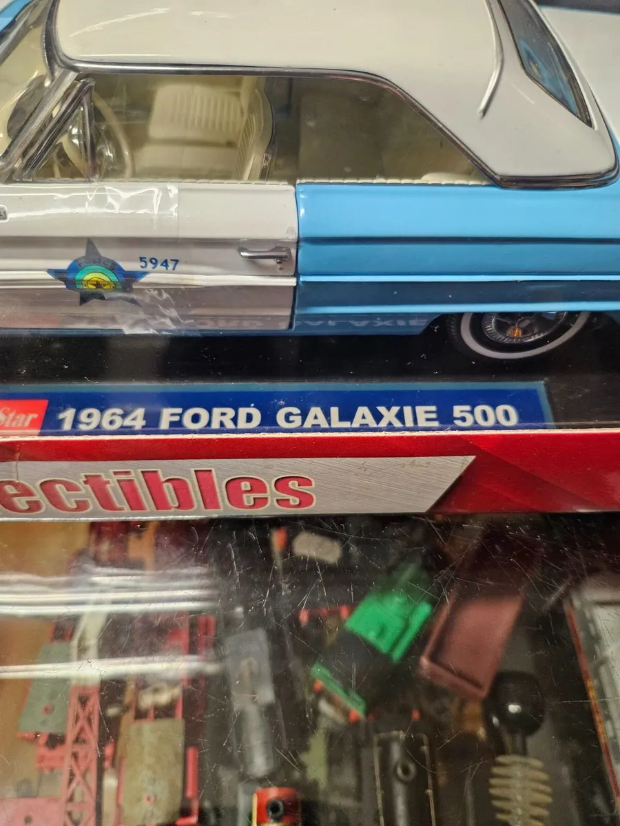 Corgi Sunstar Ford Galaxie Police Car 1.18 - Image 3