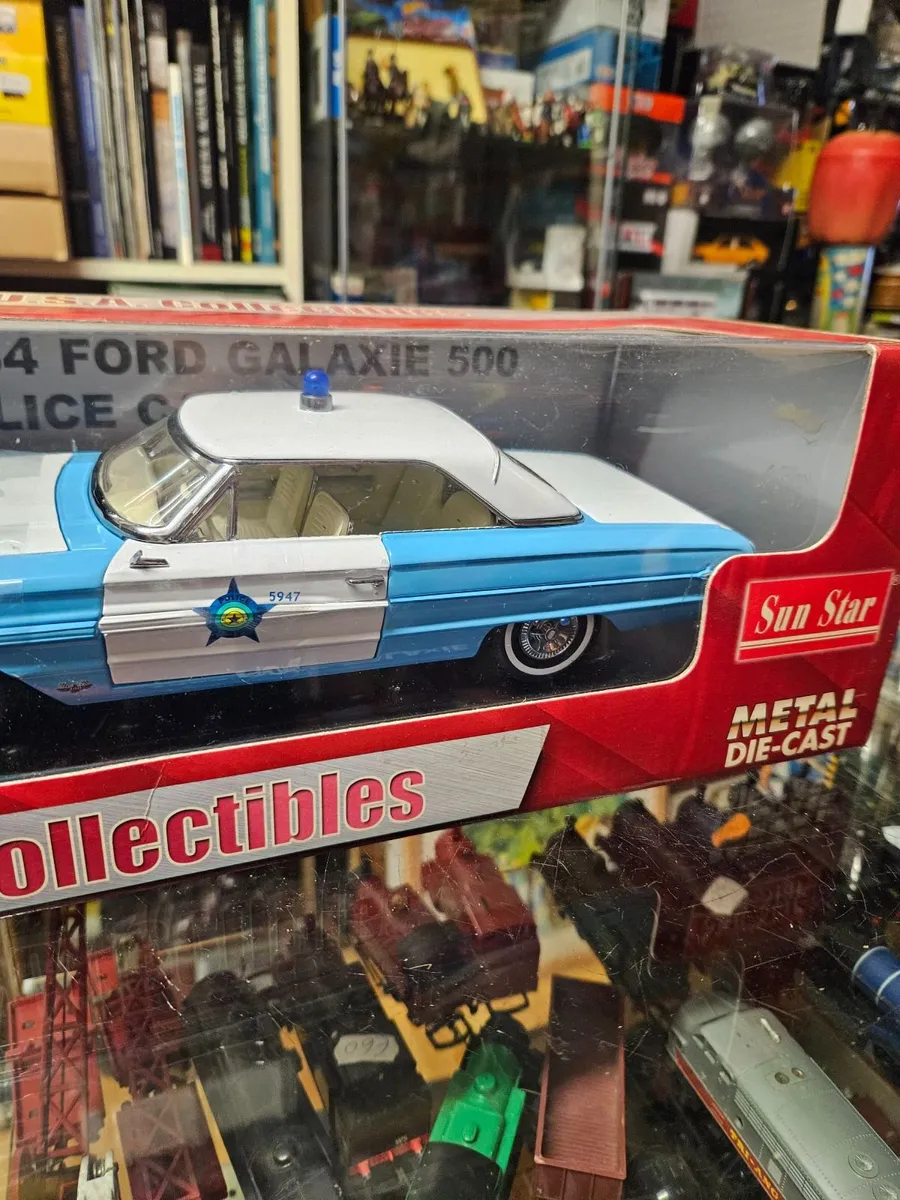 Corgi Sunstar Ford Galaxie Police Car 1.18 - Image 4