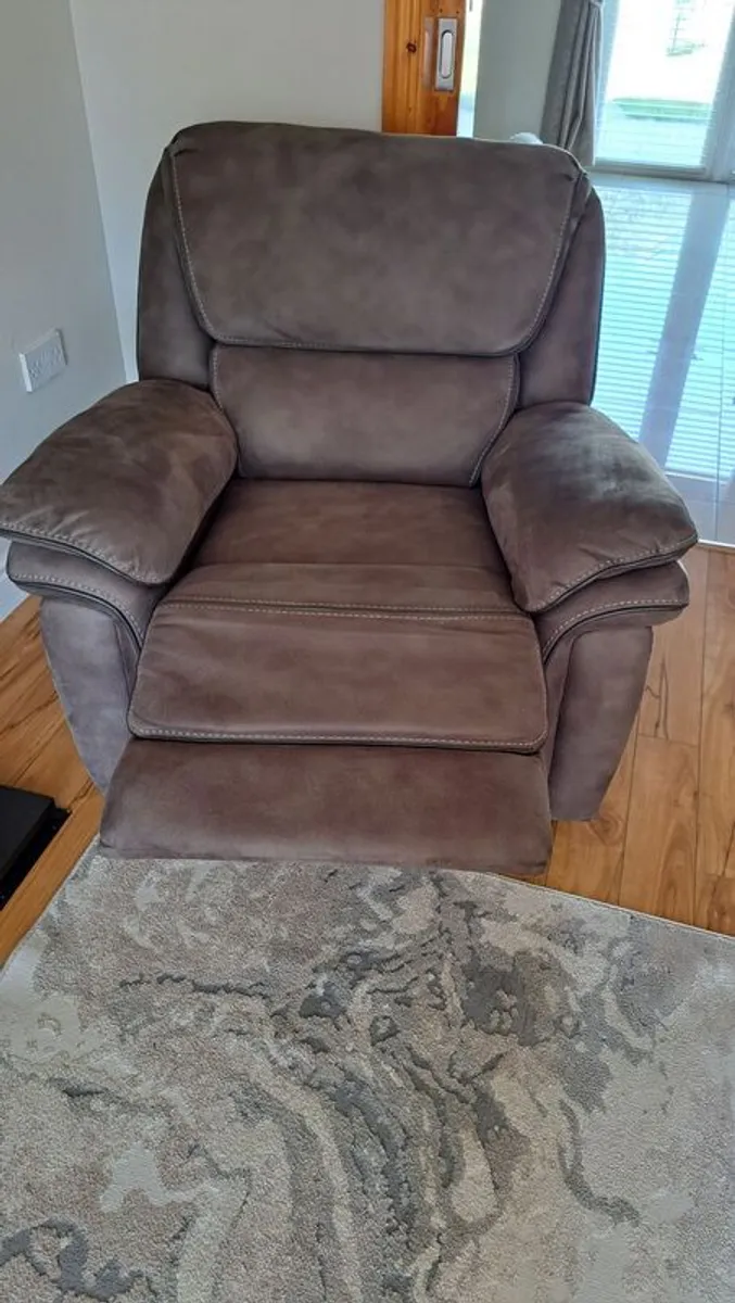Recliner couch - Image 3