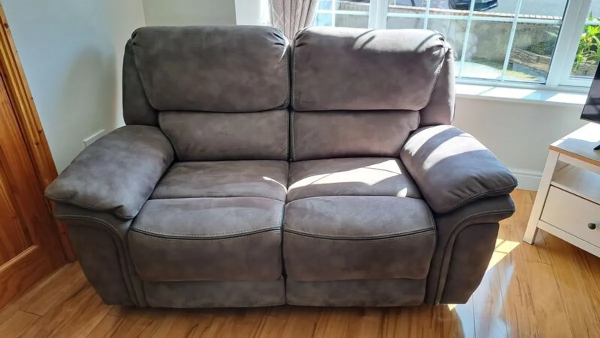 Recliner couch - Image 4