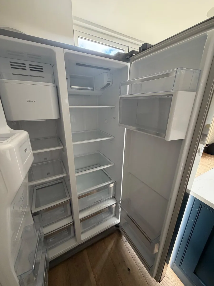 Neff Fridge Freezer American Style - Image 3