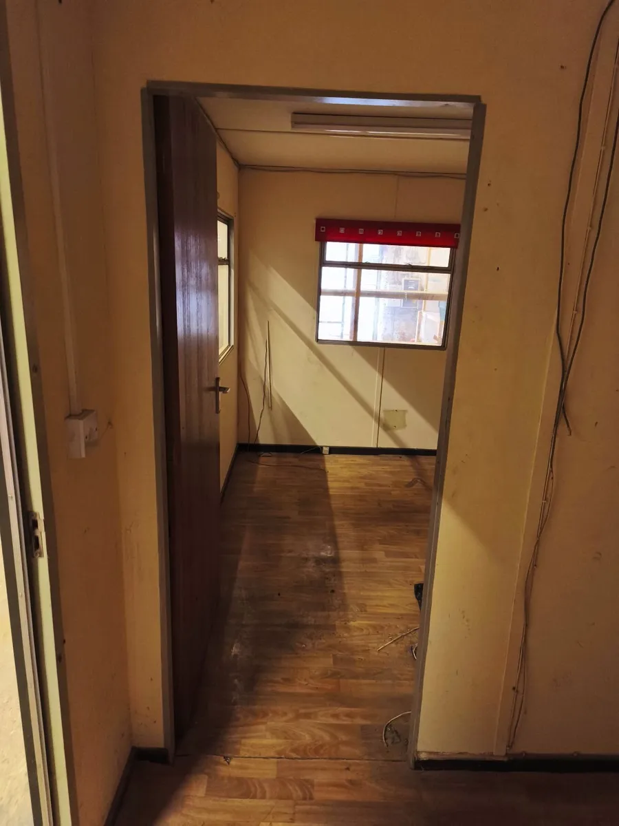 Office cabin - Image 3