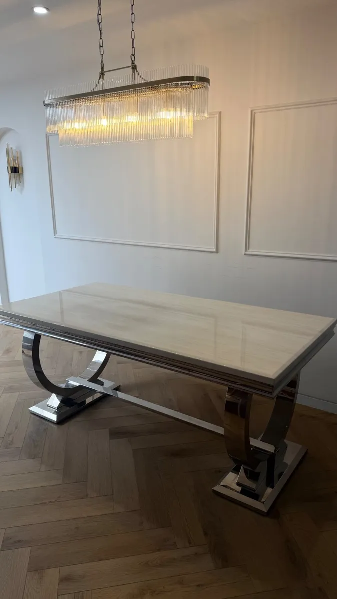 Dining table - Image 4