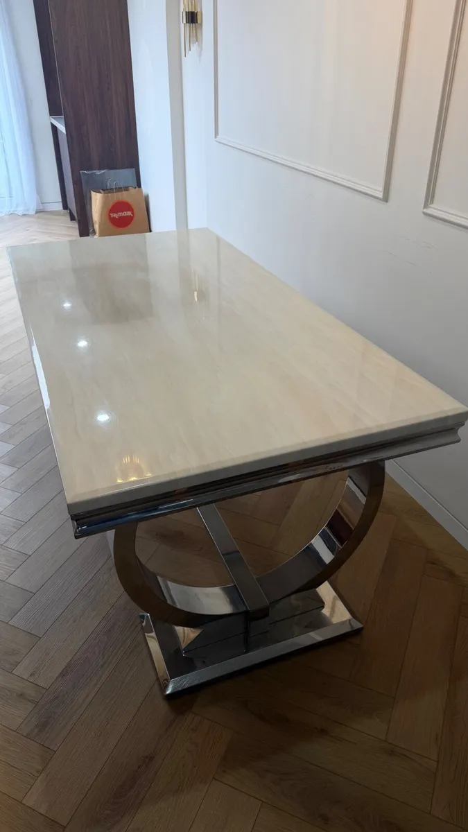 Dining table - Image 3