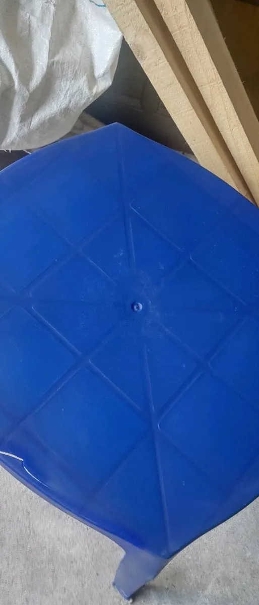 Plastic table - Image 2
