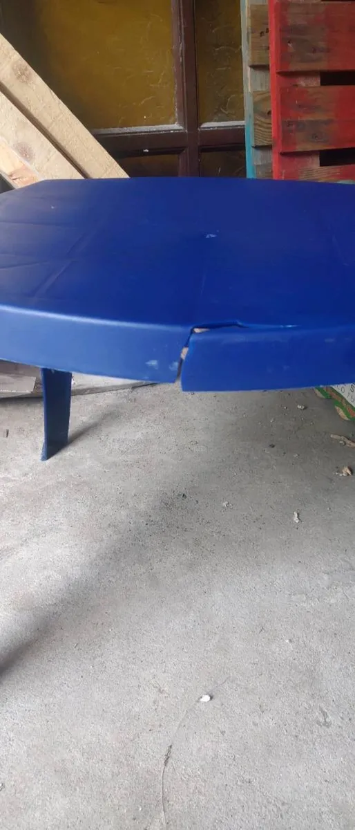 Plastic table - Image 3