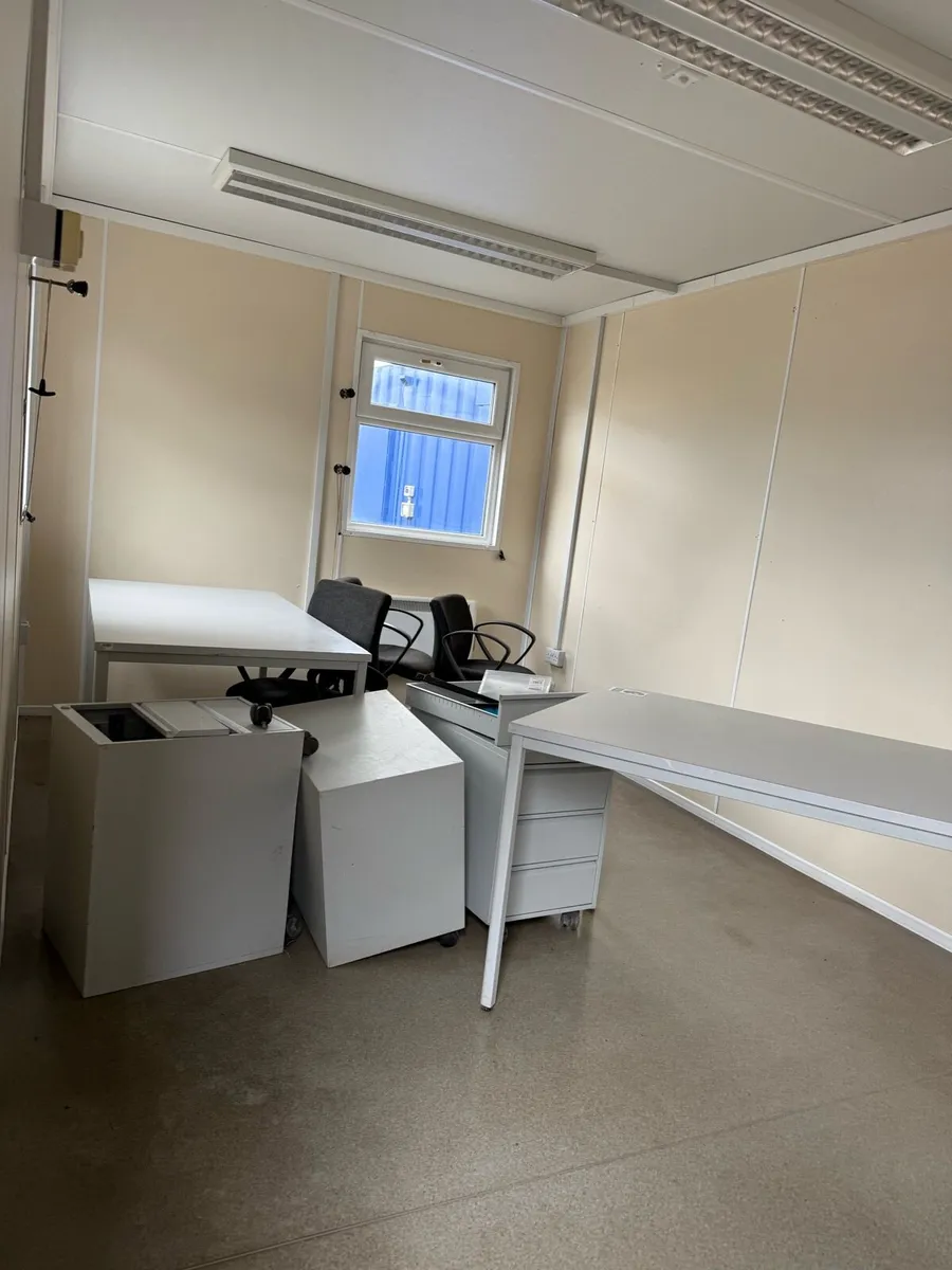 Anti vandal office 32 ft - Image 4
