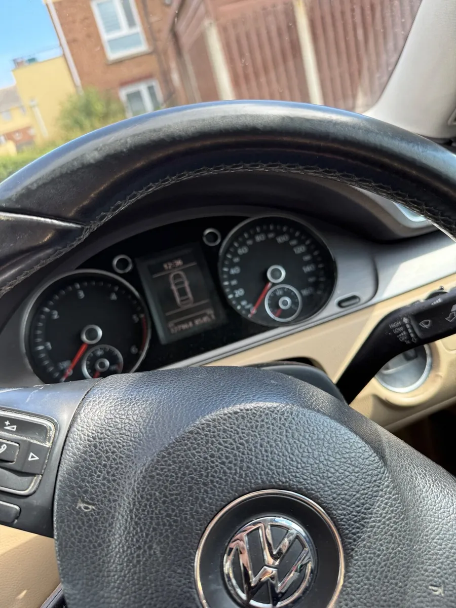 Volkswagen Passat - Image 2