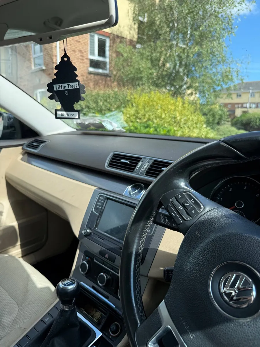 Volkswagen Passat - Image 3