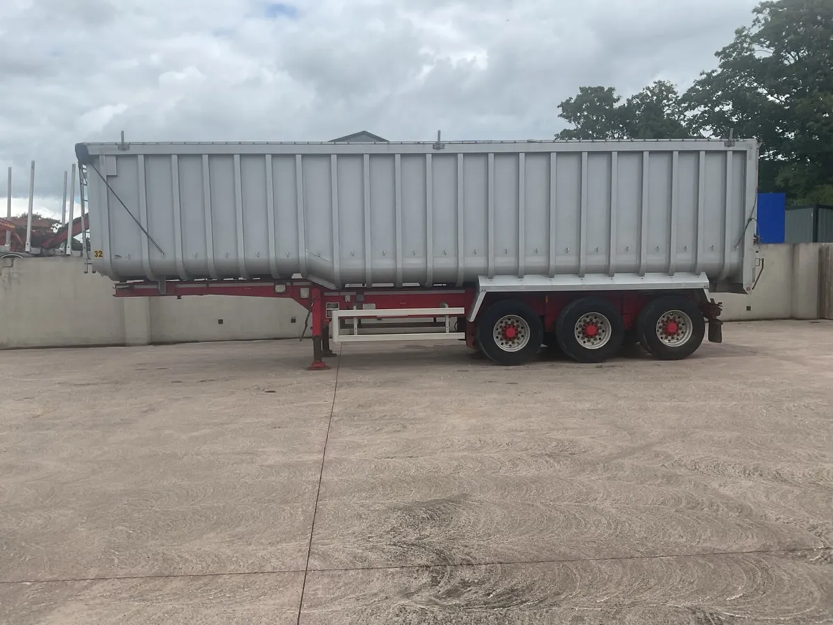 2013 WILCOX Tri Axle Bulk Tipping Trailer - Image 2
