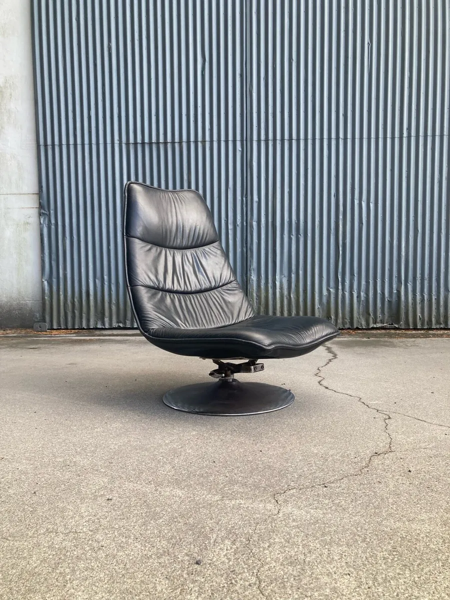 Vintage Spaceage Lounge Chair - Open Sat 22nd Aug - Image 1