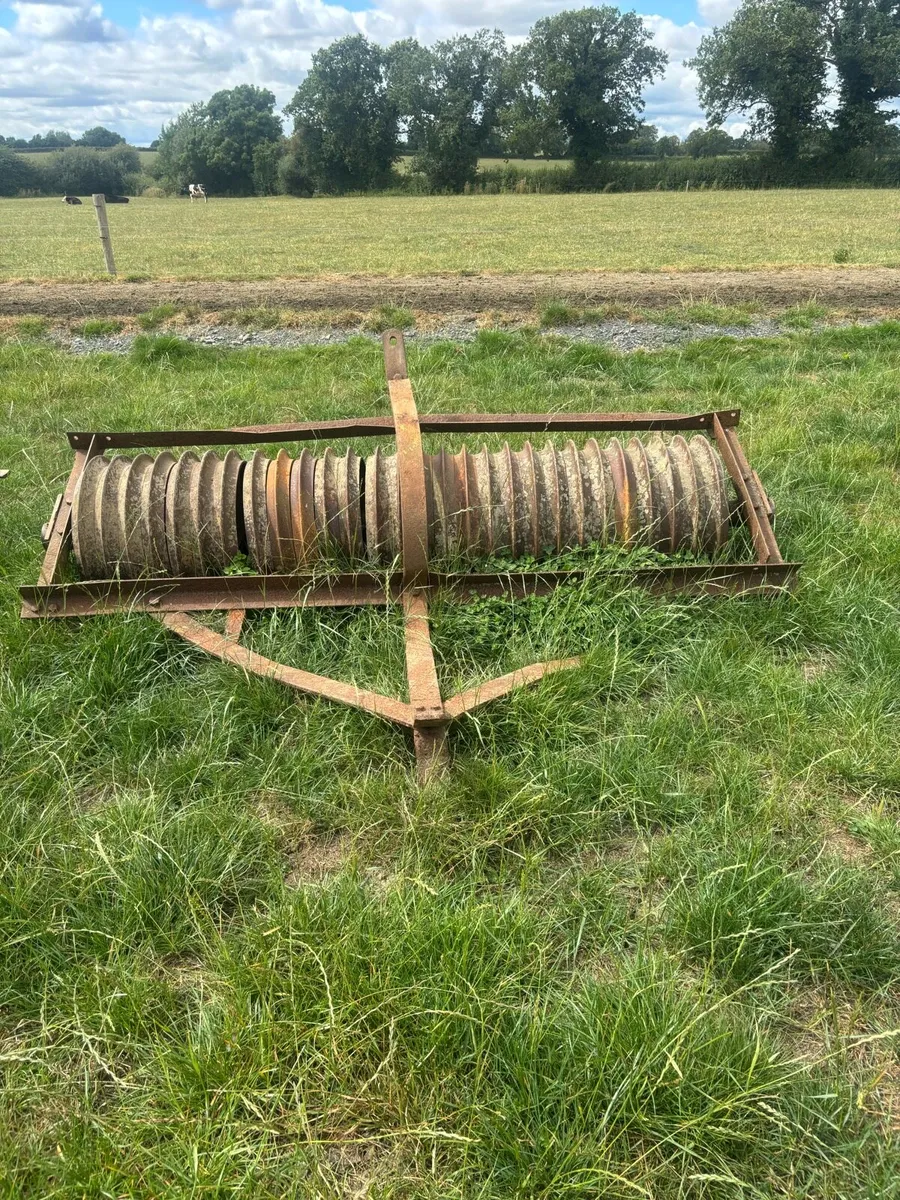 Antique farm machinery: 10 machines - Image 1