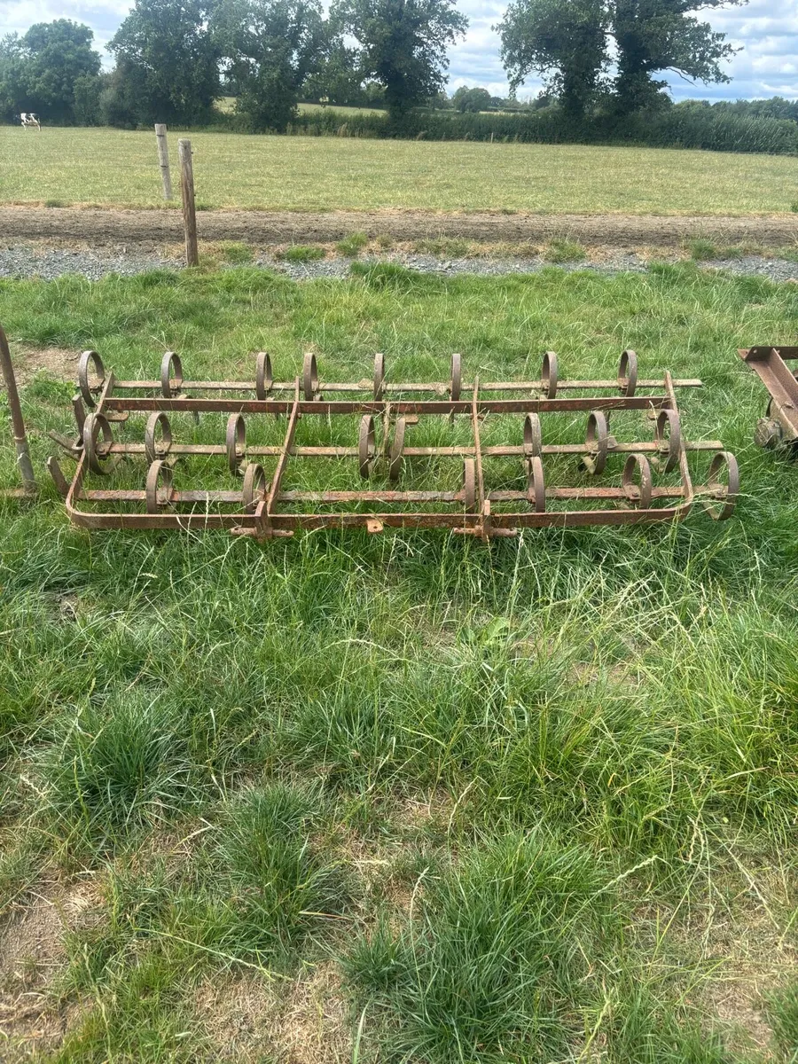 Antique farm machinery: 10 machines - Image 2
