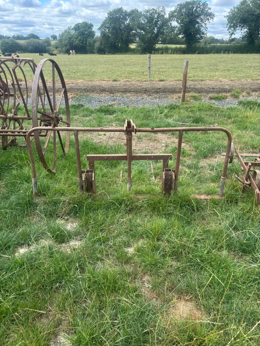 Antique farm machinery: 10 machines - Image 3