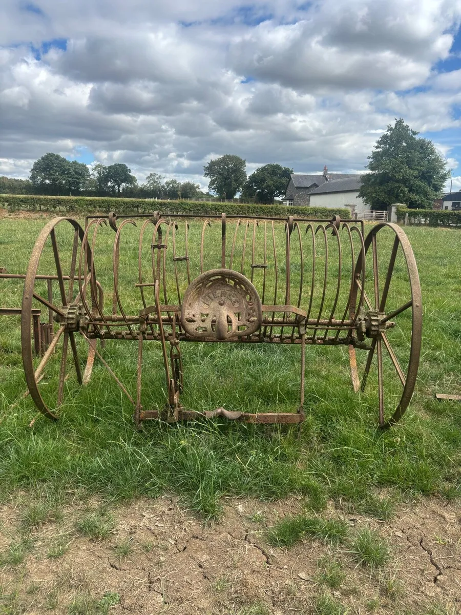 Antique farm machinery: 10 machines - Image 4