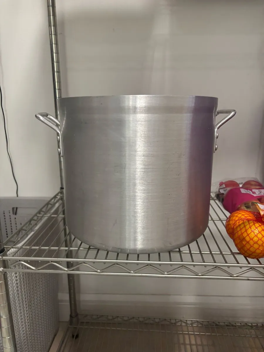 Large pot - Image 1
