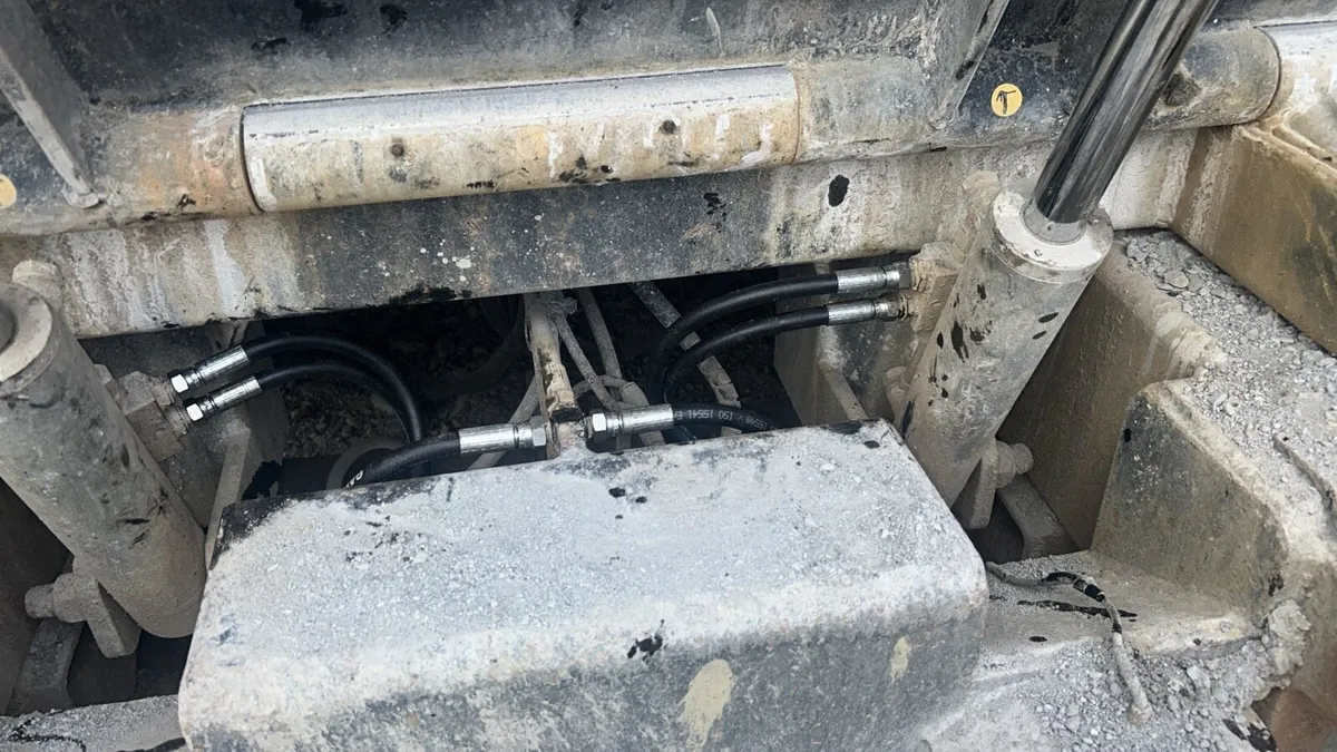 Hydraulic hose repair - Image 4