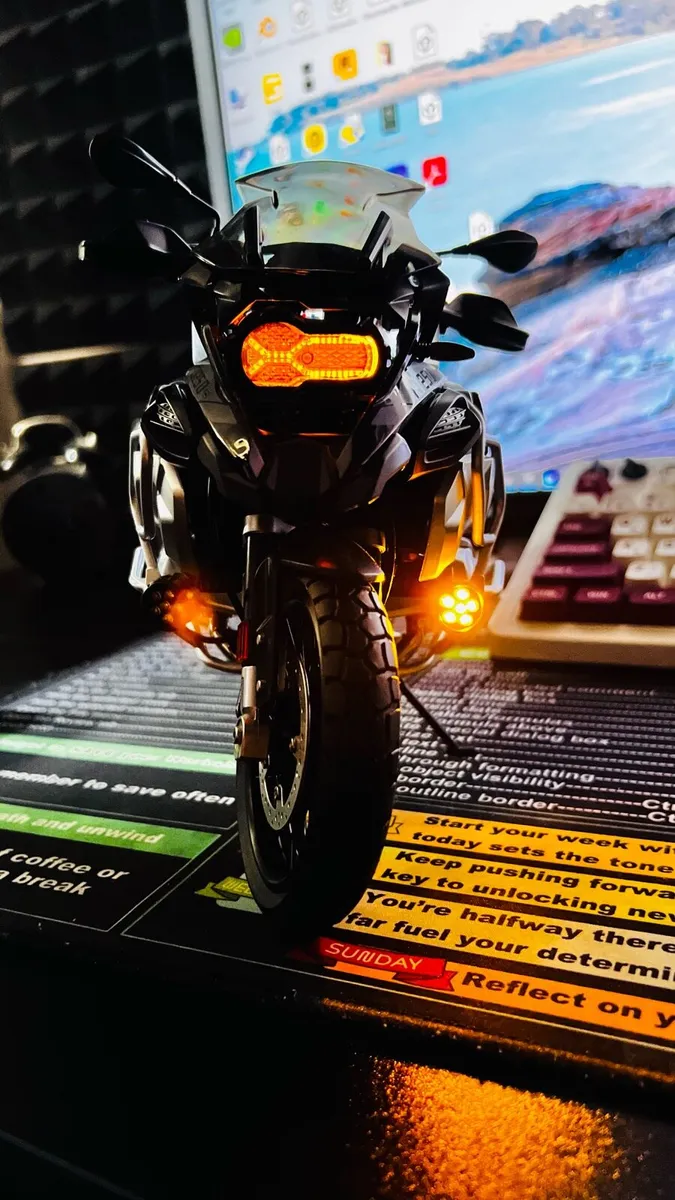 BMW Motocyclel - Image 4