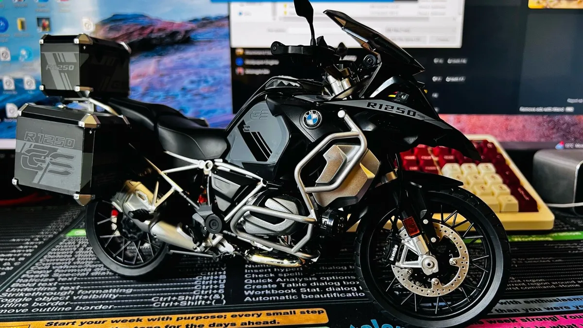 BMW Motocyclel - Image 1