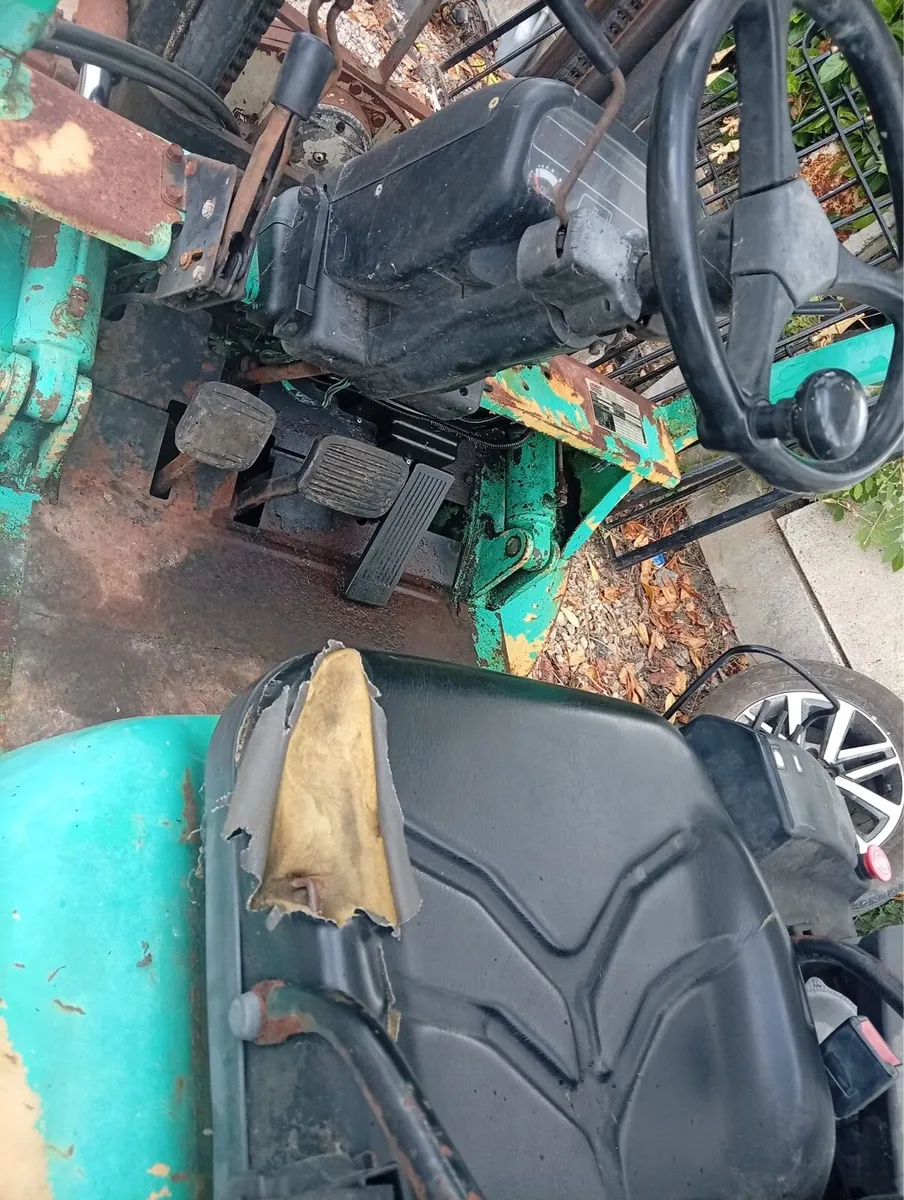 Forklift - Image 4