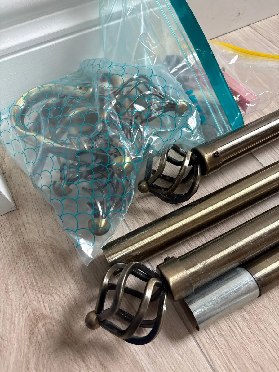 Basket end curtain poles and tie backs - Image 2