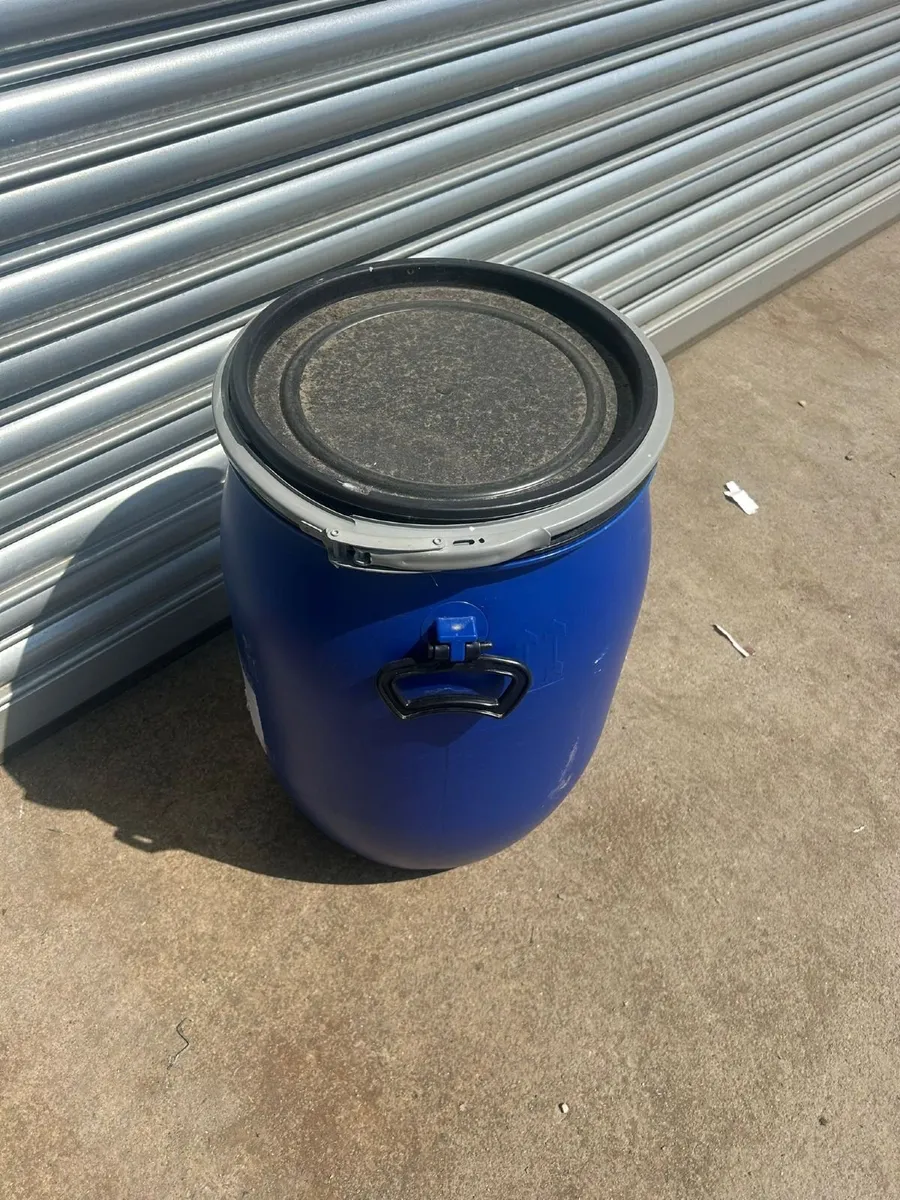 Blue barrels with clamp seal lids - Image 3