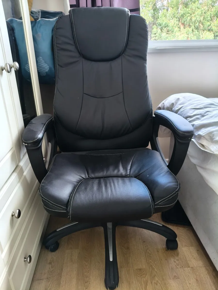 Computer desk chair - Image 1