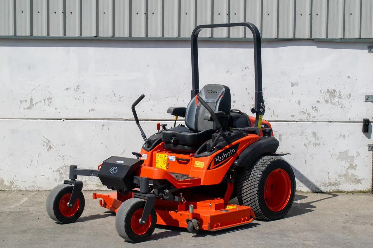 Kubota ZD1211 Lawnmower - Mint - Image 2