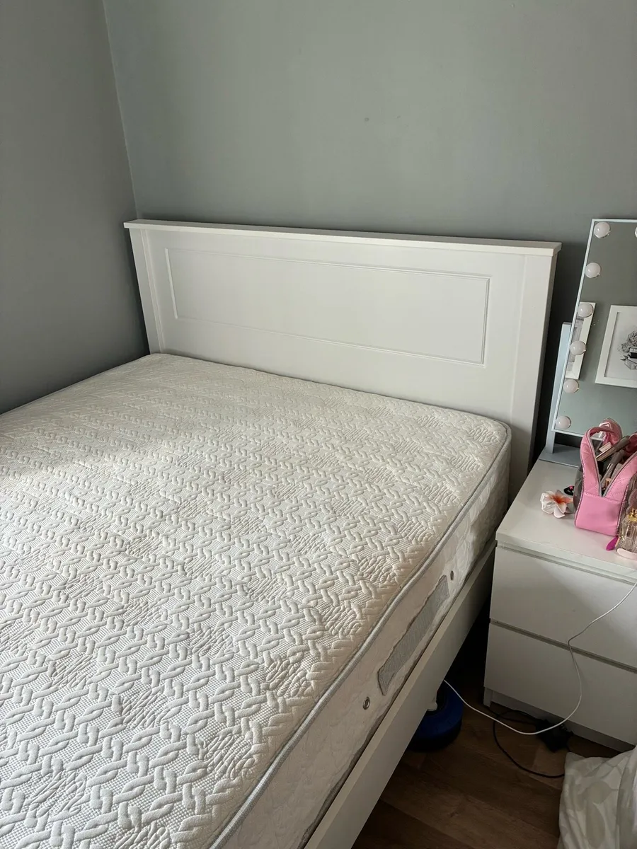 Bed - Image 1