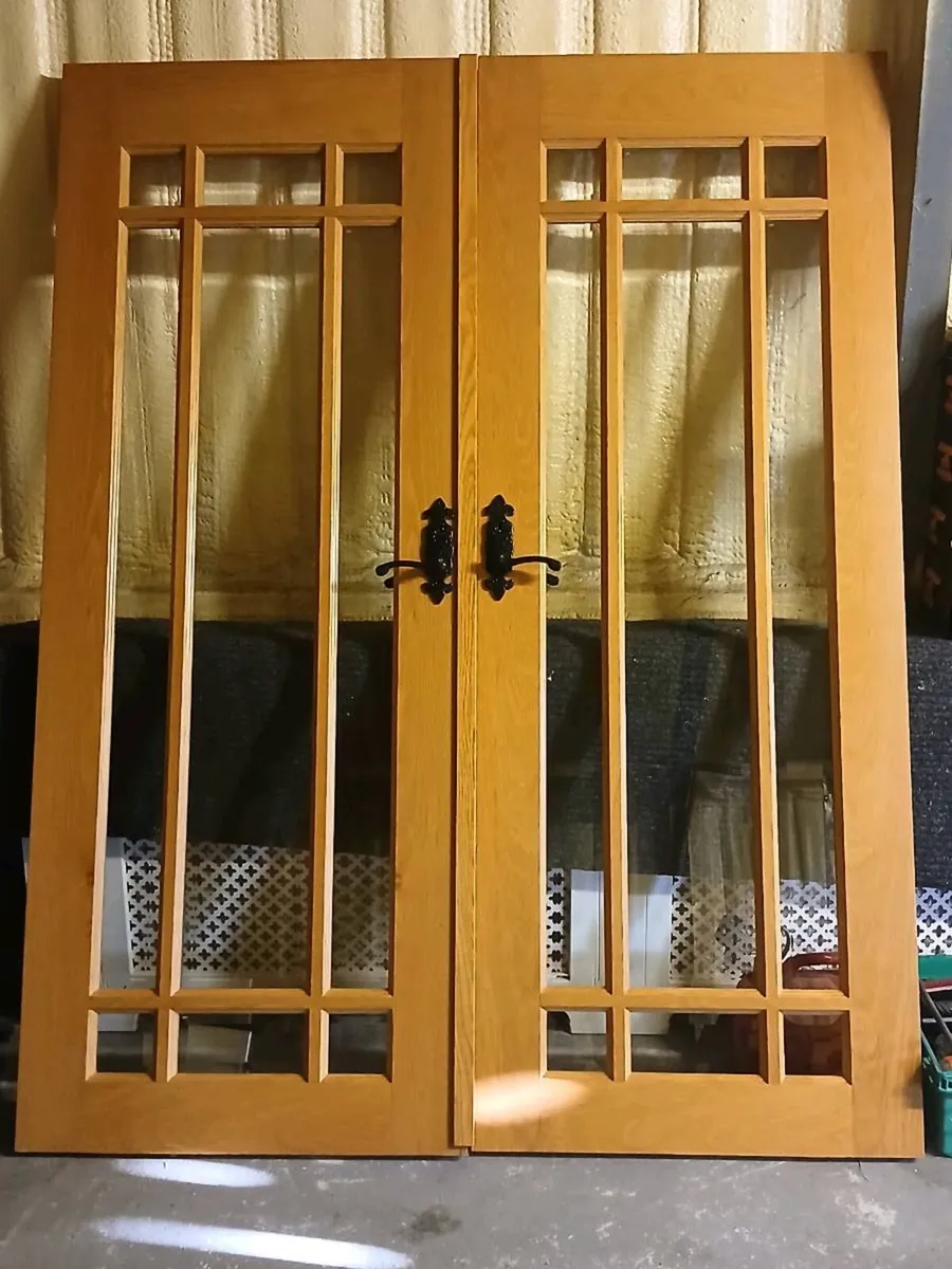 Oak double doors bevelled glass - Image 1