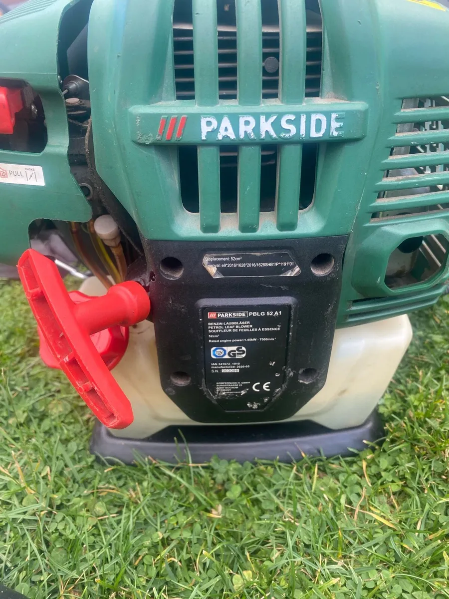 Parkside 52cc petrol backpack leaf blower - Image 3