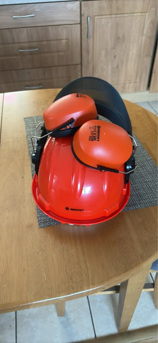 Safety helmet - Image 1