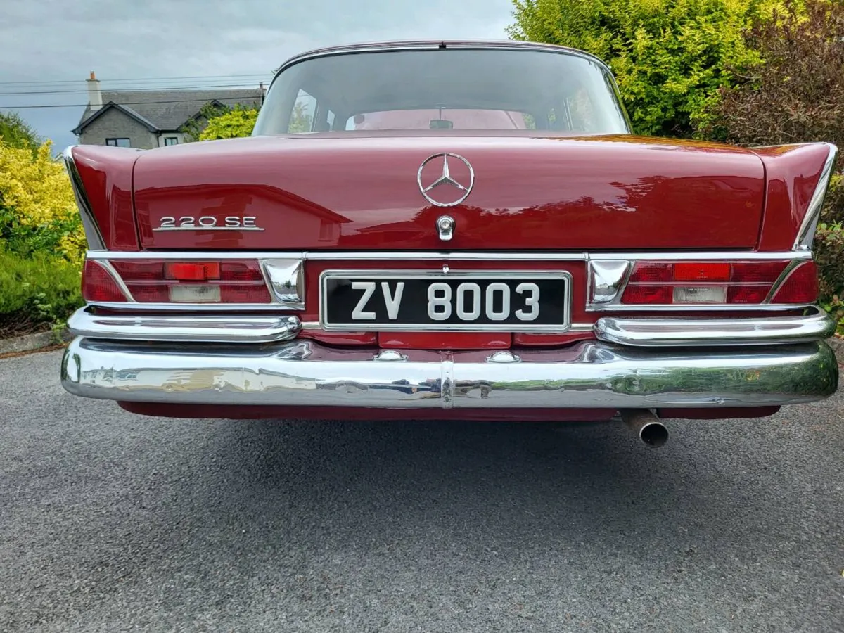 Mercedes 220SE Fintail - Image 4