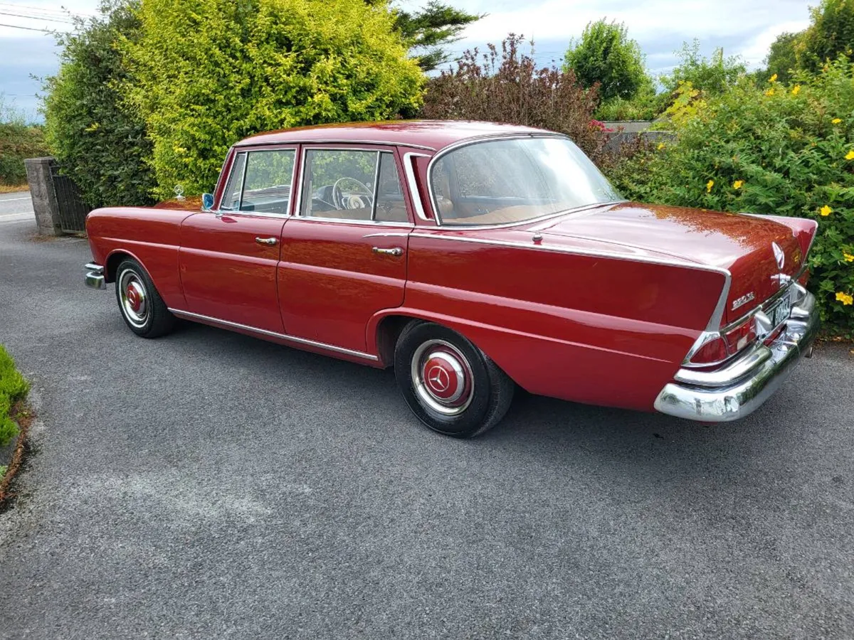 Mercedes 220SE Fintail - Image 3