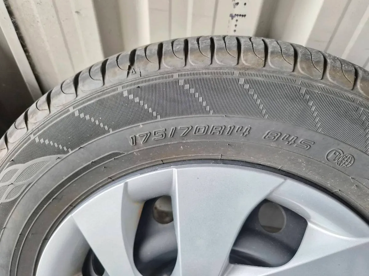 14'' Toyota Yaris Wheels / Tyres and Lug Nuts - Image 2